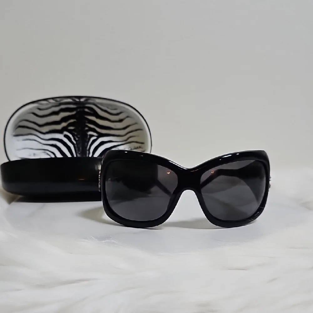 Roberto Cavalli Black Sunglasses with a Black Hard Case - Picture 4 of 9